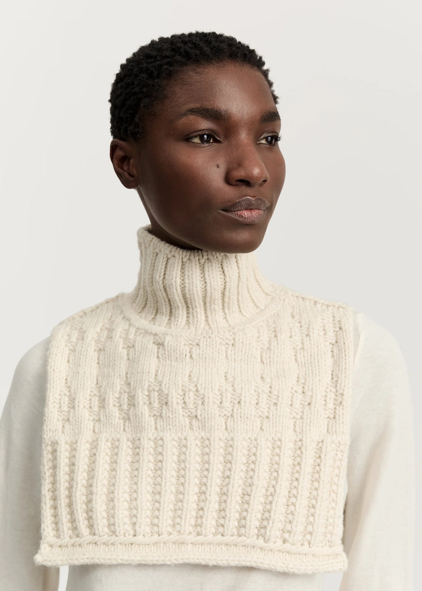 Aiayu "Asami neckwarmer – pure llama" Pure Ecru OS