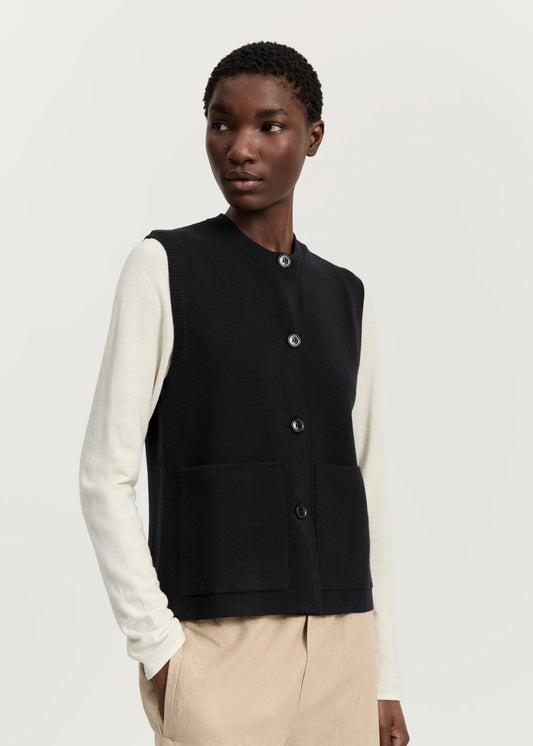 Aiayu "Elva vest - pure merino wool" Black