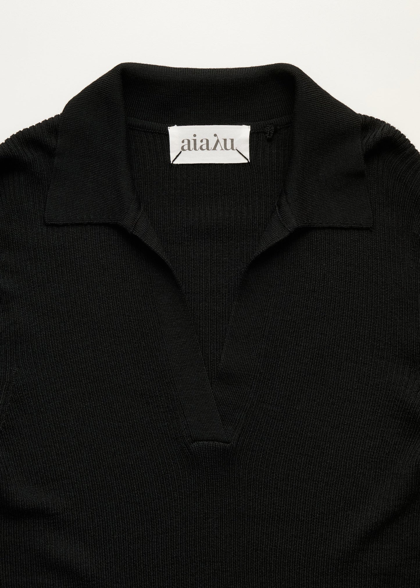 Aiayu "Noa polo blouse – pure merino wool" Black