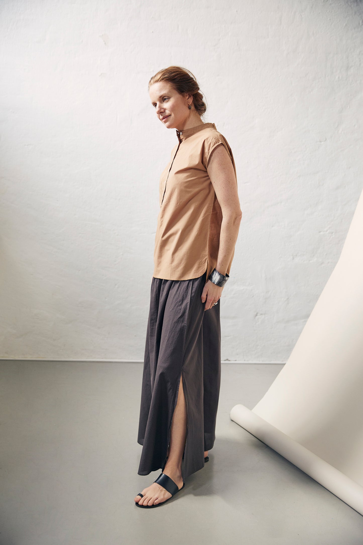 Aiayu "Sleevless Shirt Poplin" Tabacco