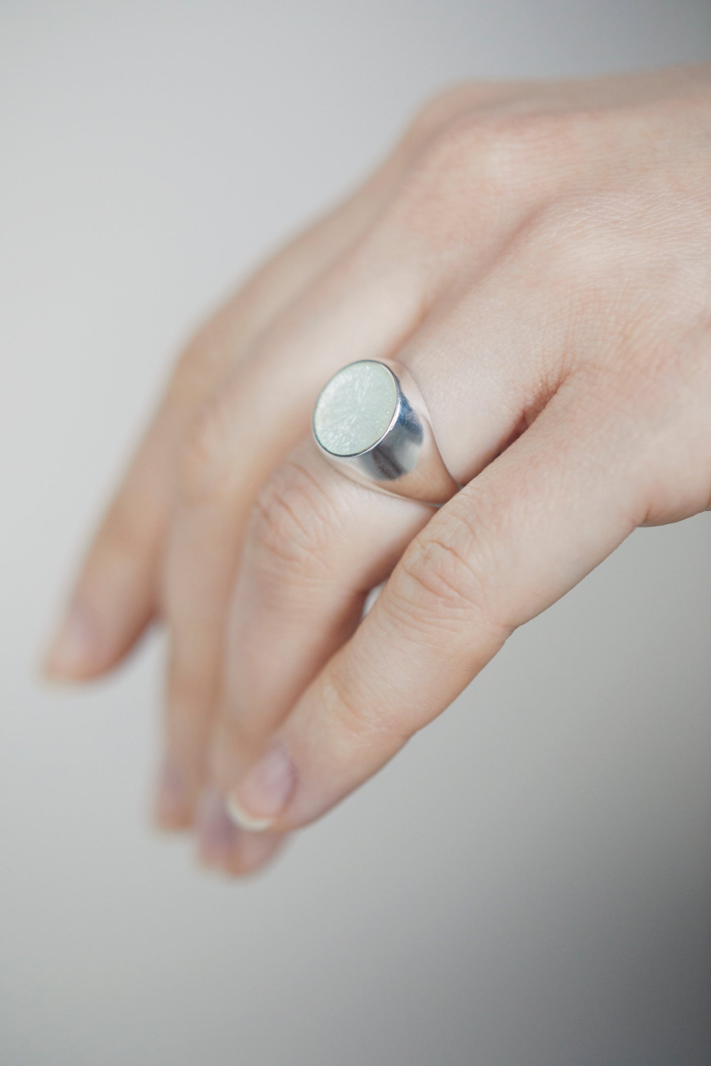 Opro, Ring Signet, sølv Hvit emalje