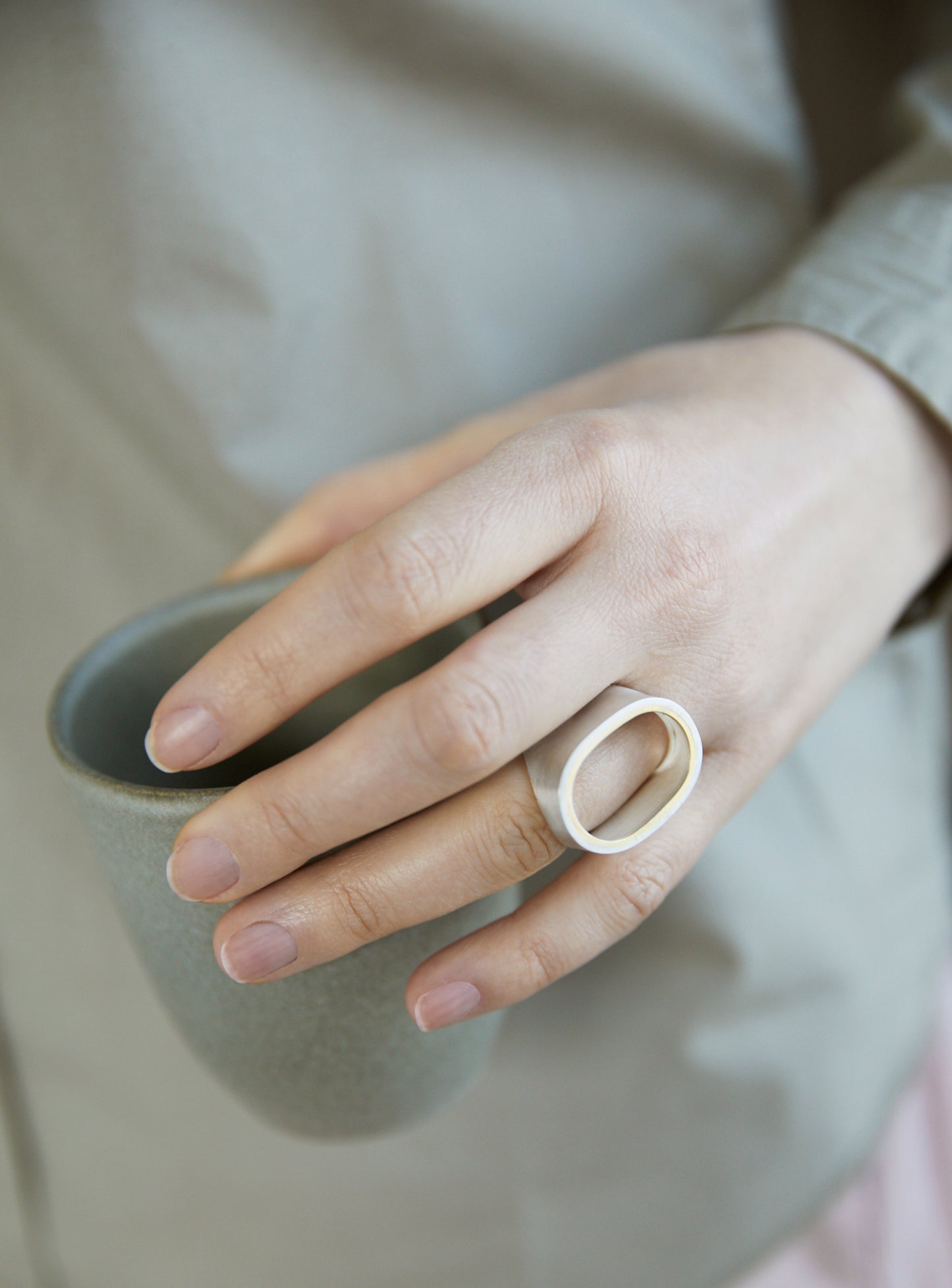 Millie Behrens, ring "Åpen oval"