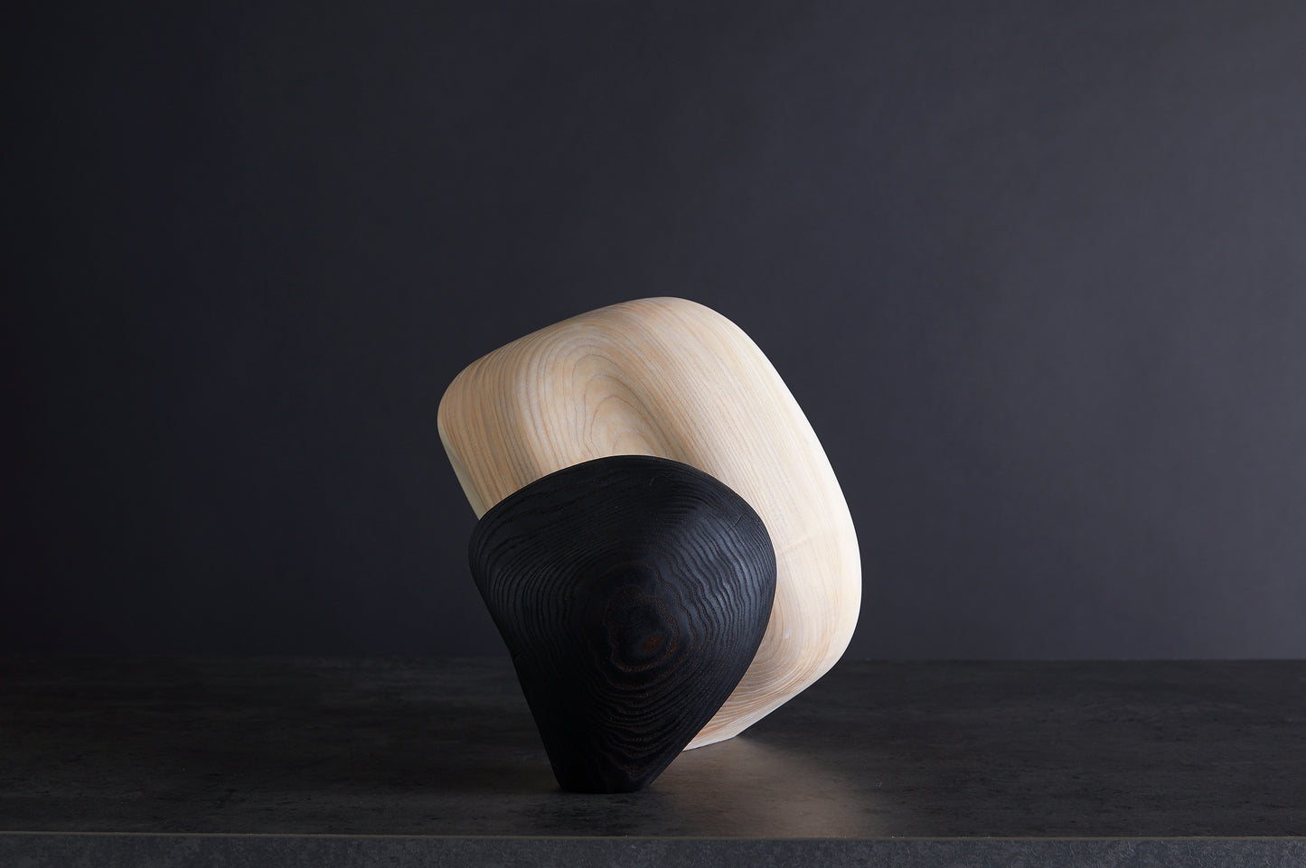 Løvfall Skulptur, Ash and char