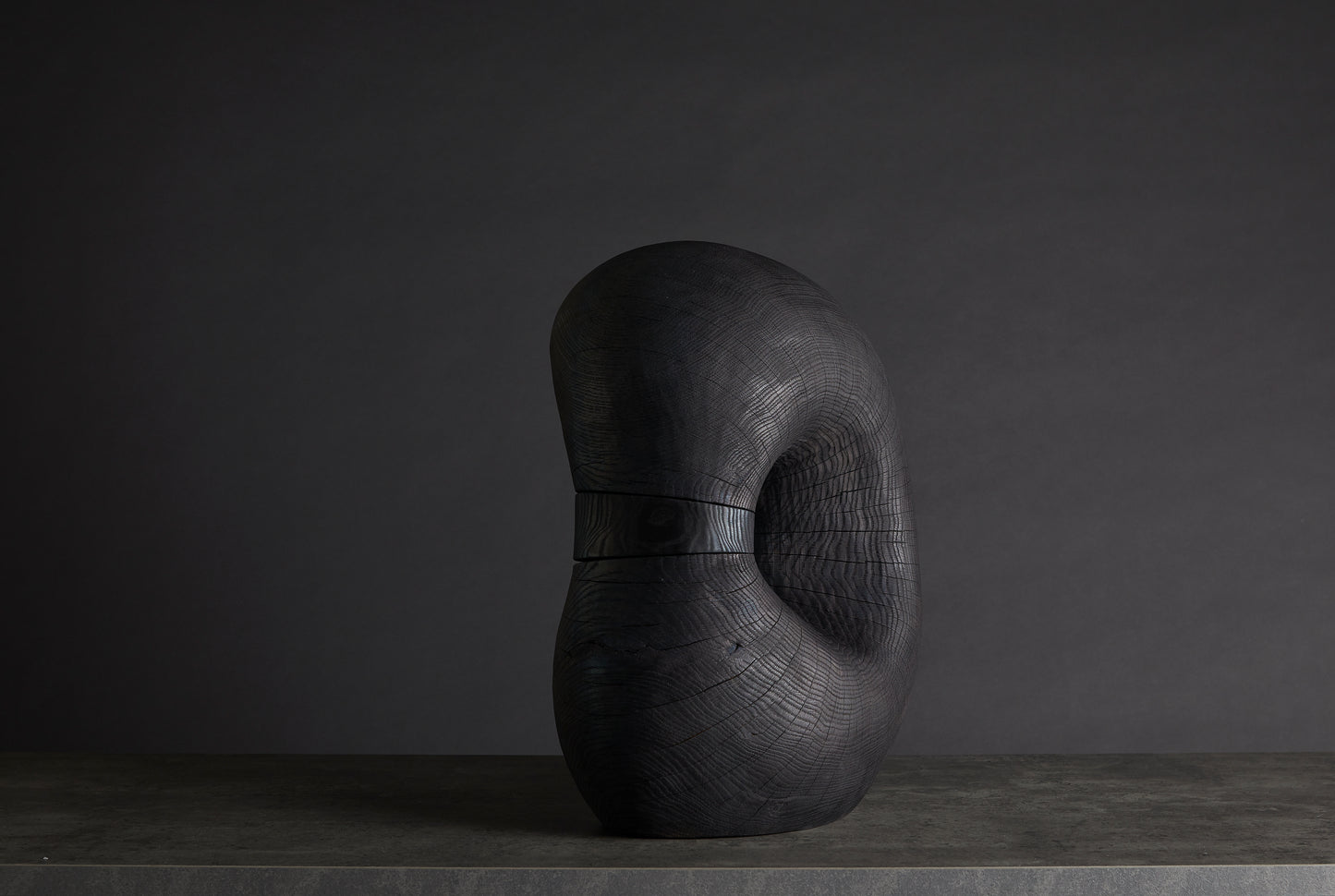 Løvfall Skulptur, Charred oak Enso