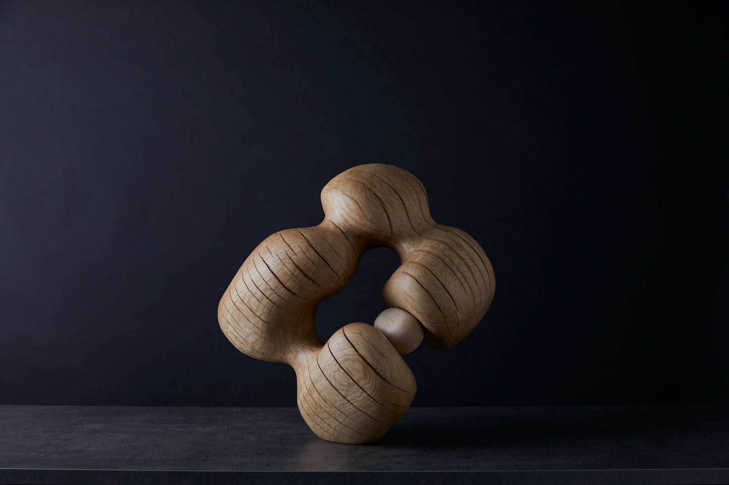 Løvfall skulptur, Oak and ash balance partner