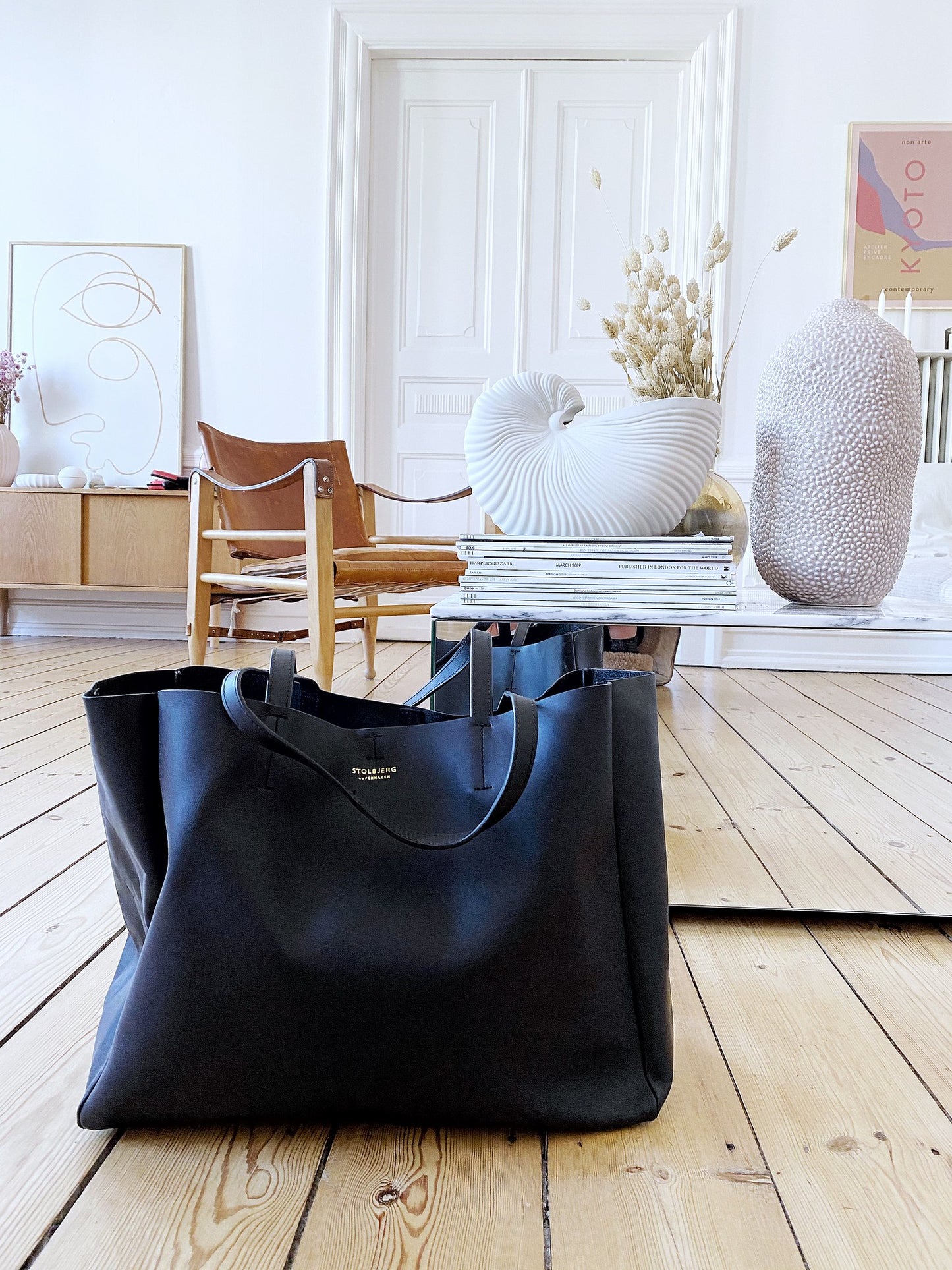 "Shopper" Sort skinn med messingdetaljer