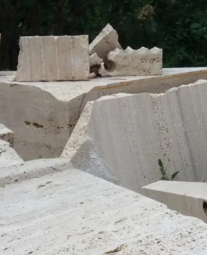Snug candle holder:Bone white travertine - RAW
