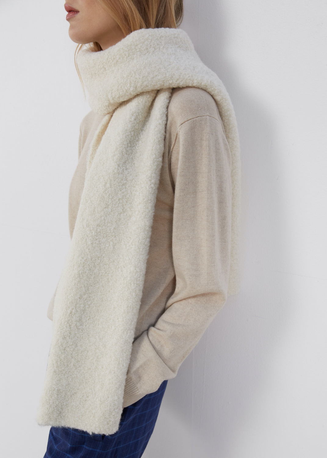 Aiayu "Curly Vega Scarf" Pure Ecru 50x170