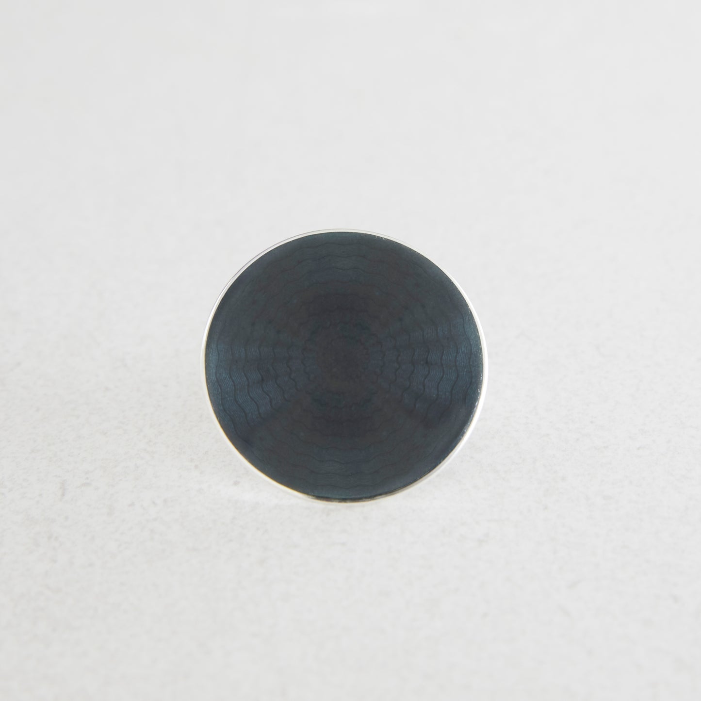 Opro, Ring rund x.stor Sort emalje