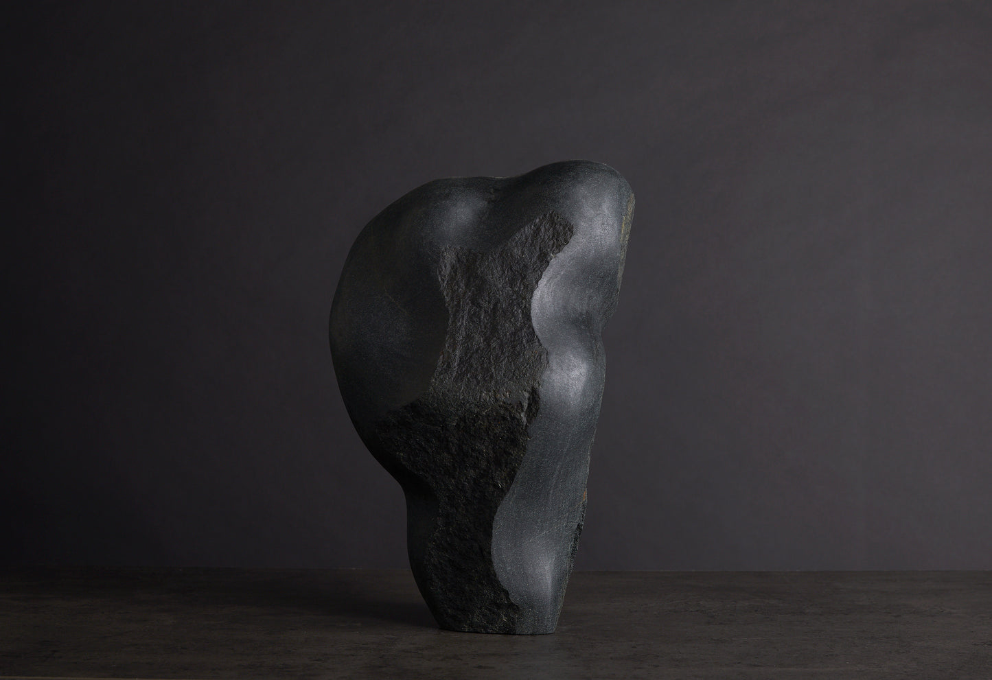 Løvfall skulptur, Metamorf dark diabas