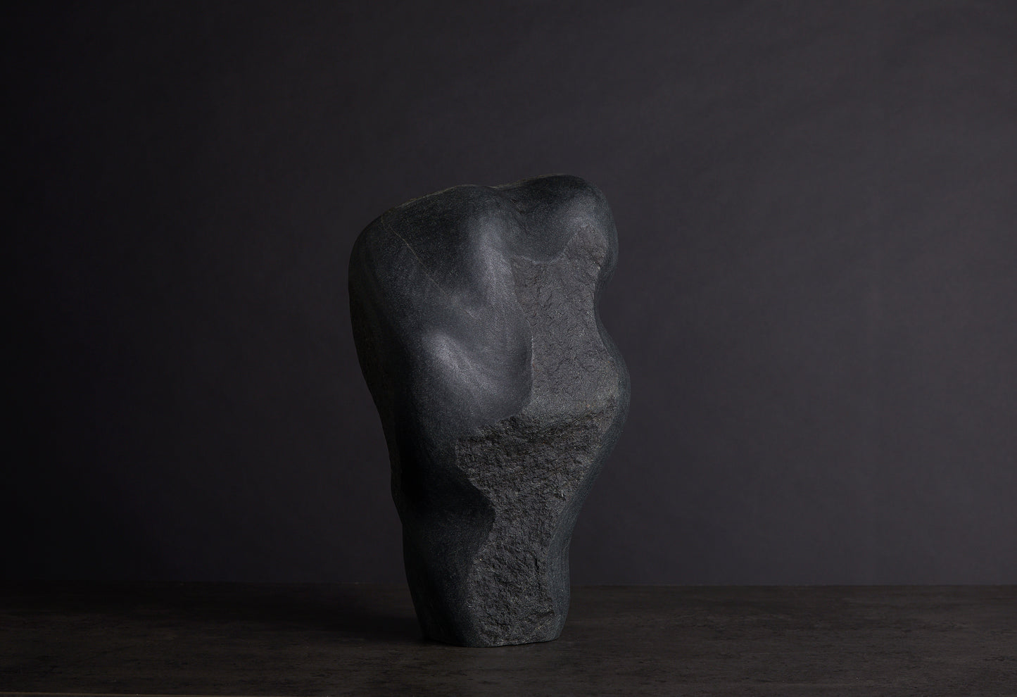Løvfall skulptur, Metamorf dark diabas
