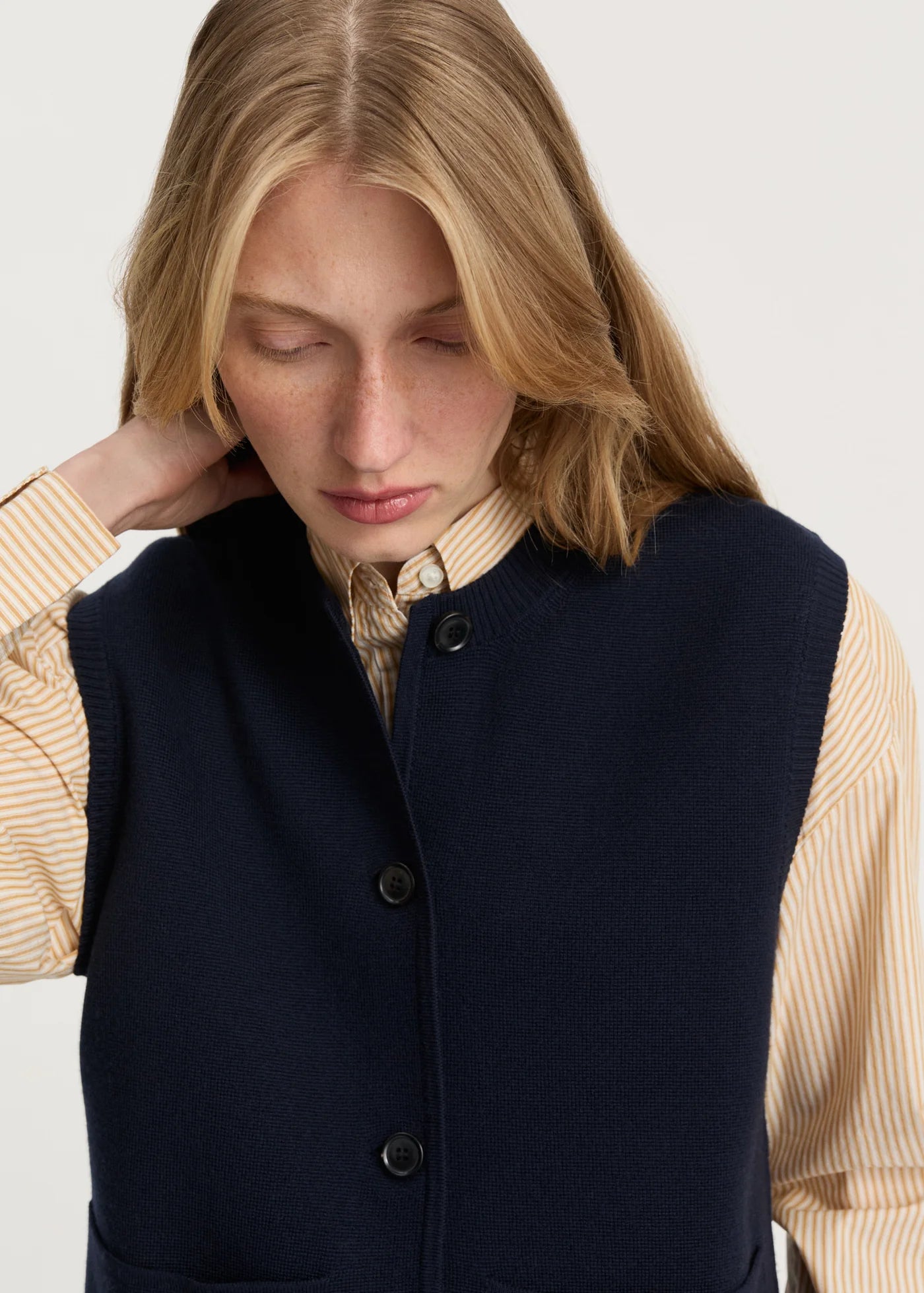 Aiayu "Elva vest – pure merino wool" Navy