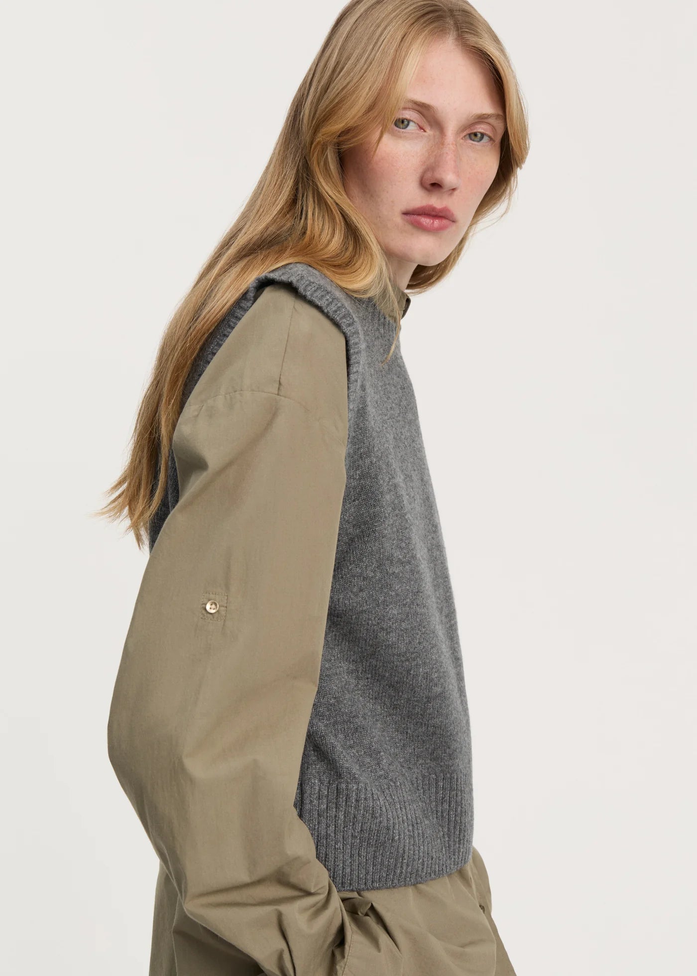 Aiayu "Ingeborg vest – pure cashmere" Stormy