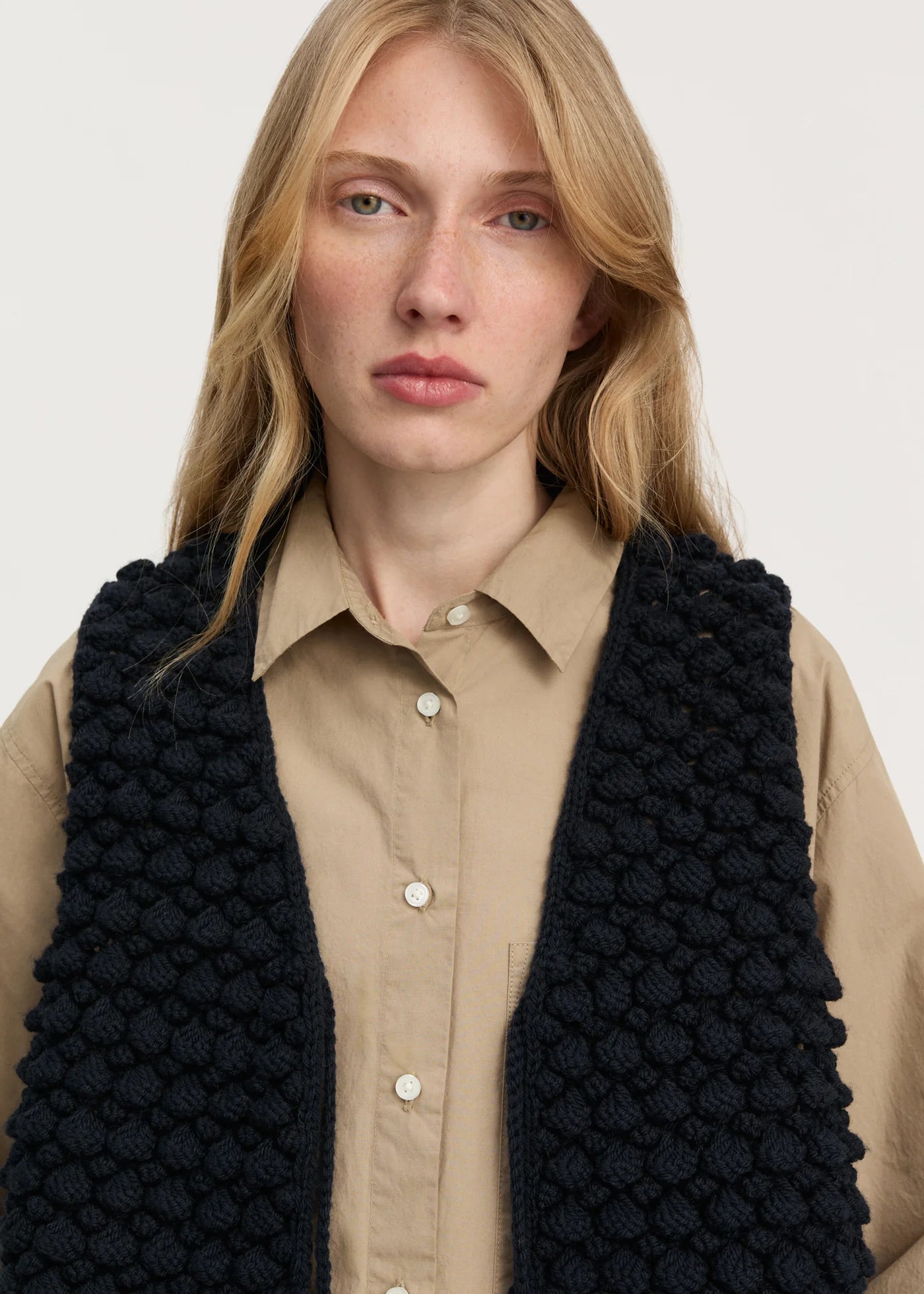 Aiayu "Ravi vest – highland wool" Black Navy OS