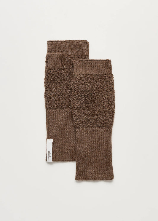 Aiayu "Sandy mittens – pure llama" Brownie