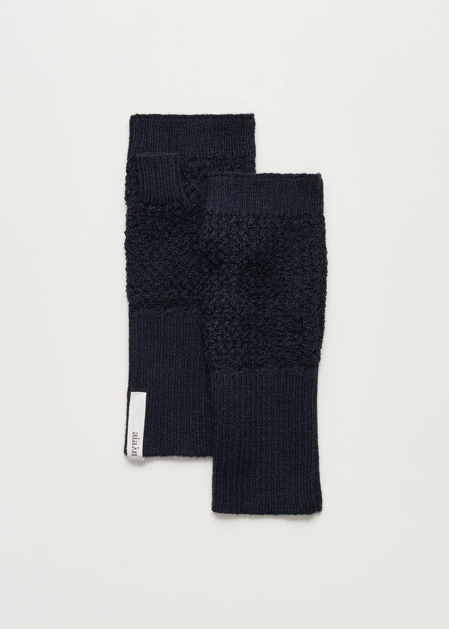 Aiayu "Sandy mittens – pure llama" Black Navy