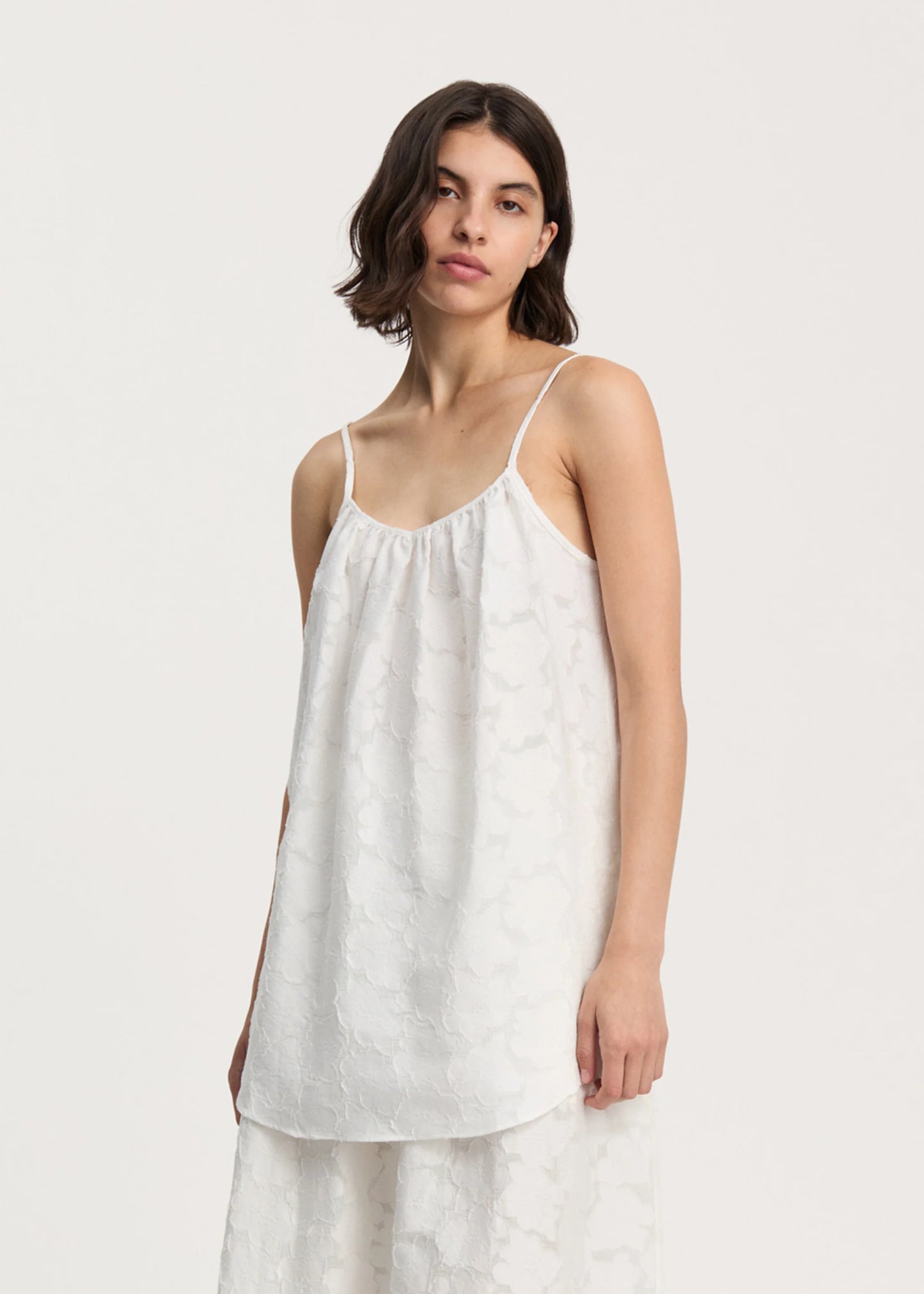 Aiayu "Strap top laceflower" White