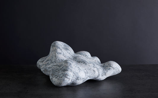 Løvfall skulptur, Granite cloud