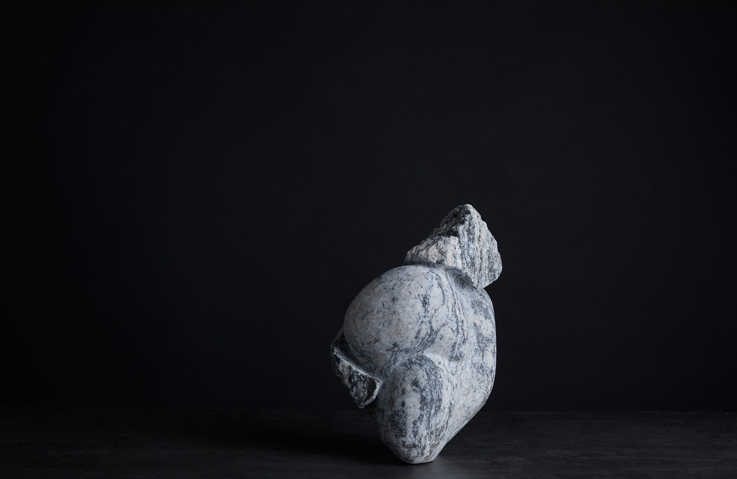 Løvfall skulptur, Out of solid...