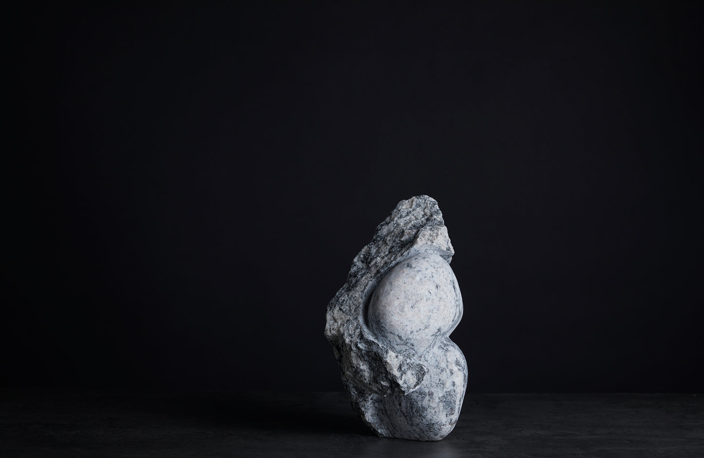 Løvfall skulptur, Out of solid...